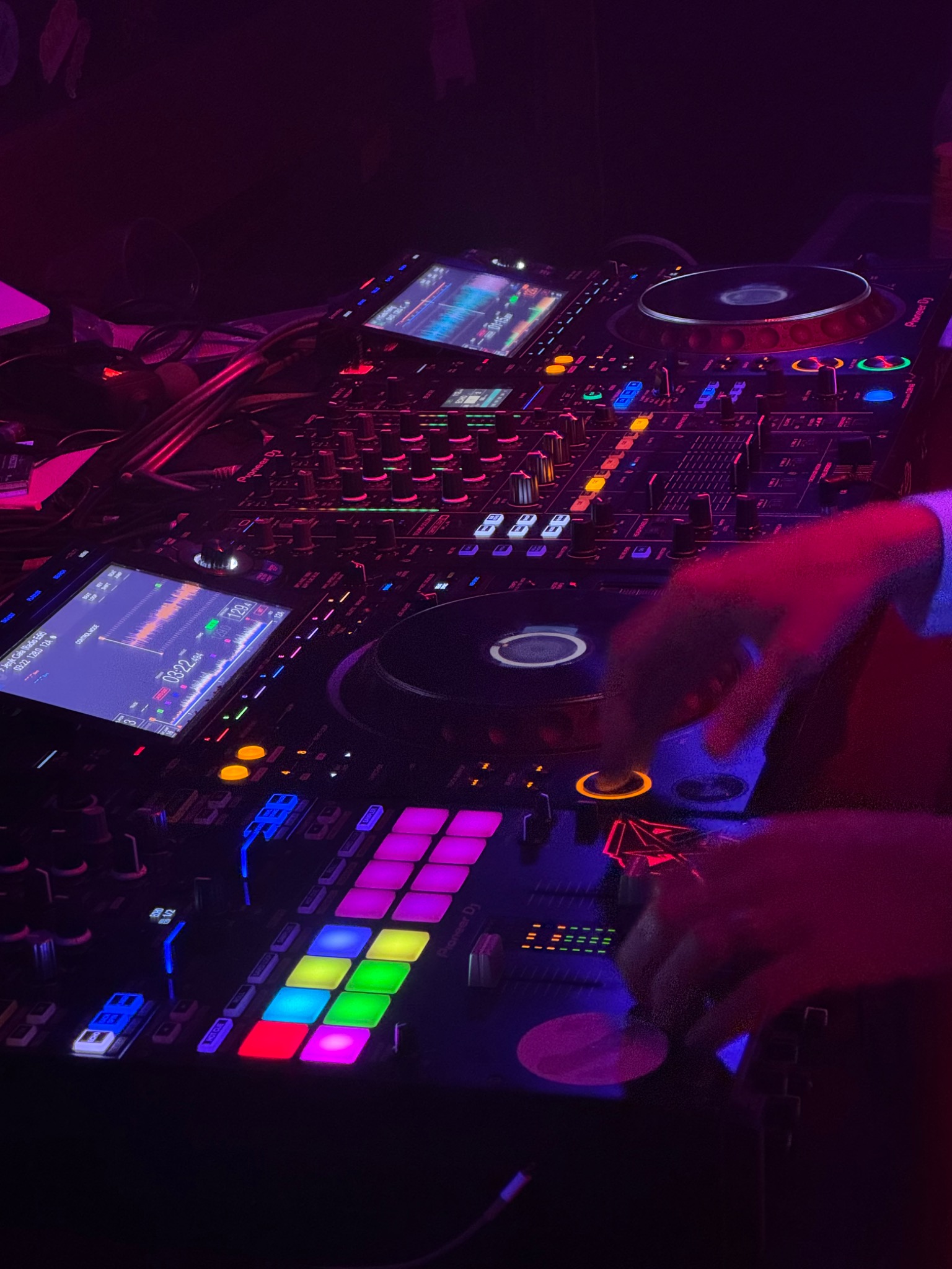 Profesjonalny zestaw odtwarzaczy i mikser DJ